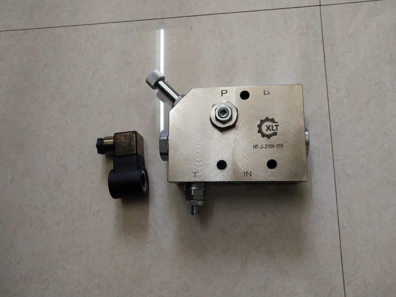 JCB FLOW DIVIDER VALVE
